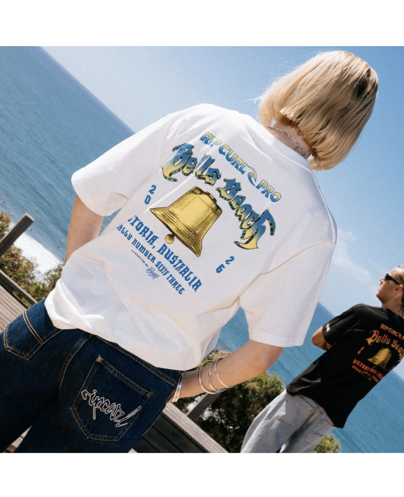 Camiseta Rip Curl Bells Pro 26 Bell Logo - Bone
