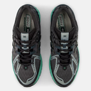 Zapatillas New Balance 19068O6 - Black Metallic con Deep End