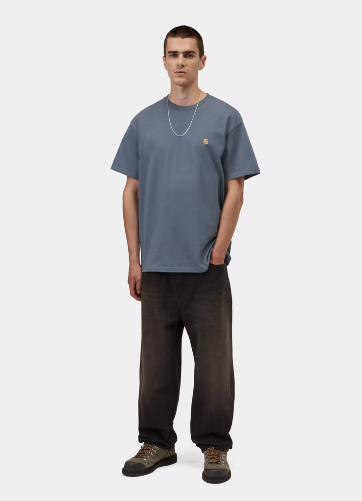 Camiseta Carhartt WIP Chase - Icesheet/Gold