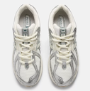 Zapatillas New Balance 1906REE - Silver Metallic con Sea Salt y New Spruce