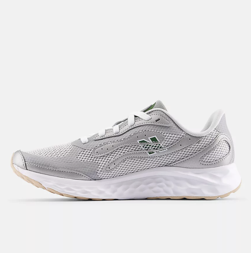 Zapatillas New Balance Arishi v4 Tiralux ARISTA4 - Raincloud con Silver Metallic y Dark Alpine Green