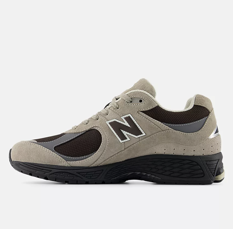 Zapatillas New Balance 2002RO - Arid Stone con Black Coffee y Castlerock