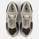 Zapatillas New Balance 2002RO - Arid Stone con Black Coffee y Castlerock