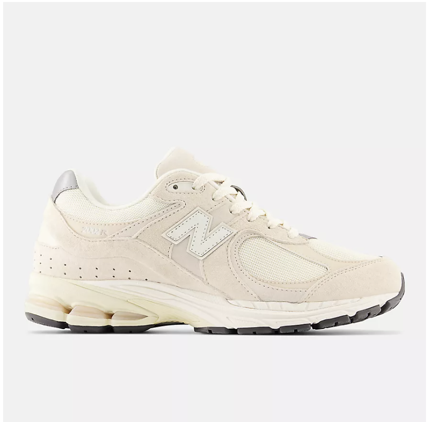 Zapatillas New Balance 2002RCC - Calm Taupe Con Angora y Silver Metalic